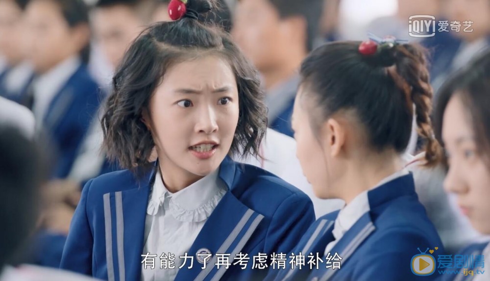 闪光少女主要讲述了什么故事？里面的是由谁饰演的？